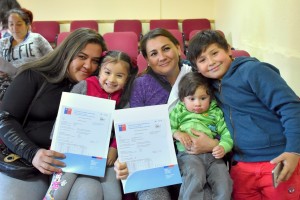 Seremi de Vivienda entrega subsidios a familias de sectores medios de San Fernando