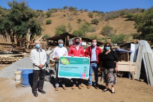 Gobierno entrega gift cards para la compra de materiales a familias de Malloa afectadas por aluviones