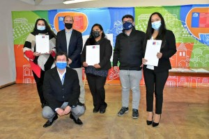 Subsecretario de Vivienda y Urbanismo encabezó entrega simbólica de escrituras a familias de la Villa Nueva Cordillera